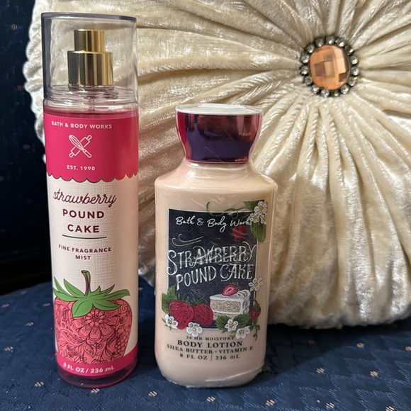 Bath & Body Works Other - SOLD. . . BATH & BODY WORKS SET. . . STRAWBERRY POUND CAKE SCENT